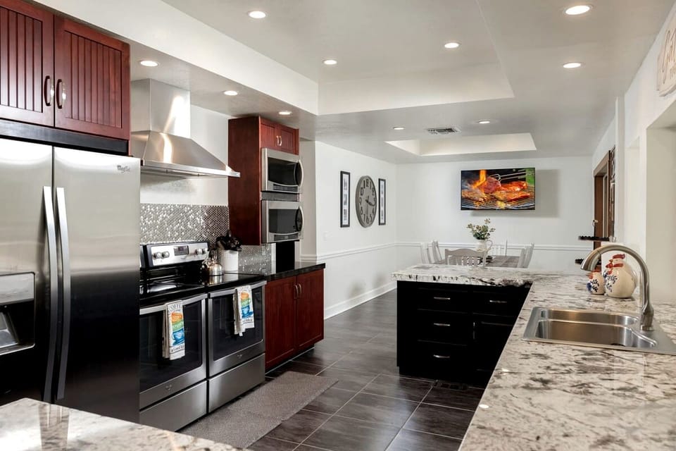 Luxurious Cabin with Game Room, Amazing Deck and Spa in California Cabin in Big Bear