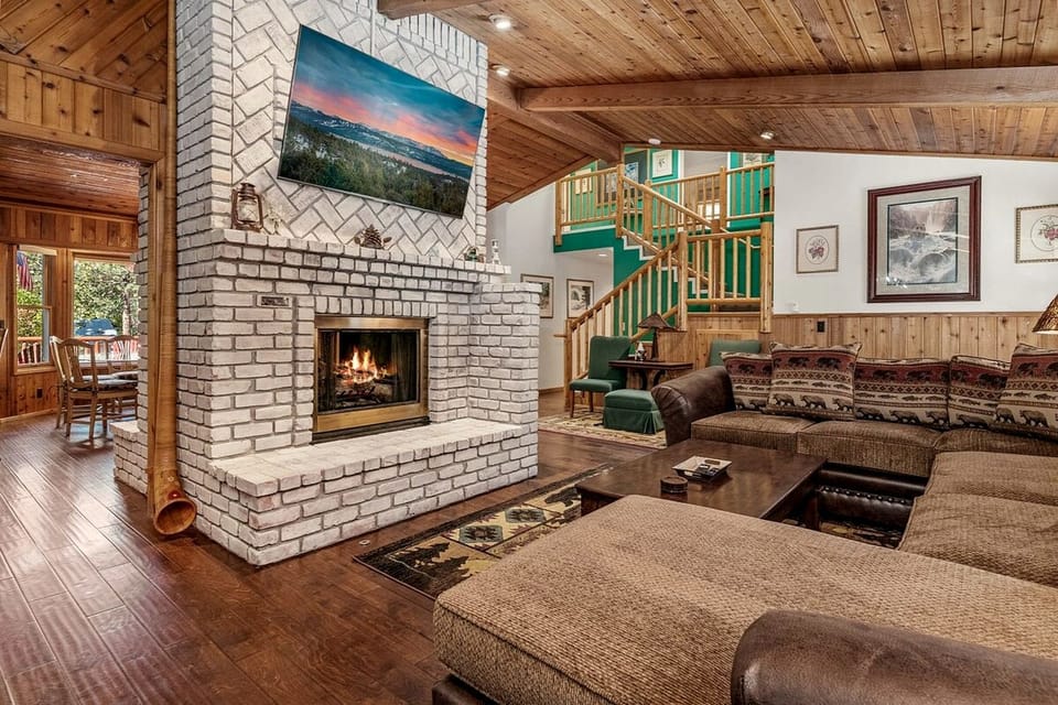 Incredible Cabin with Hot-tub and Fire Pit in Big Bear Lake, California Cabin in Big Bear