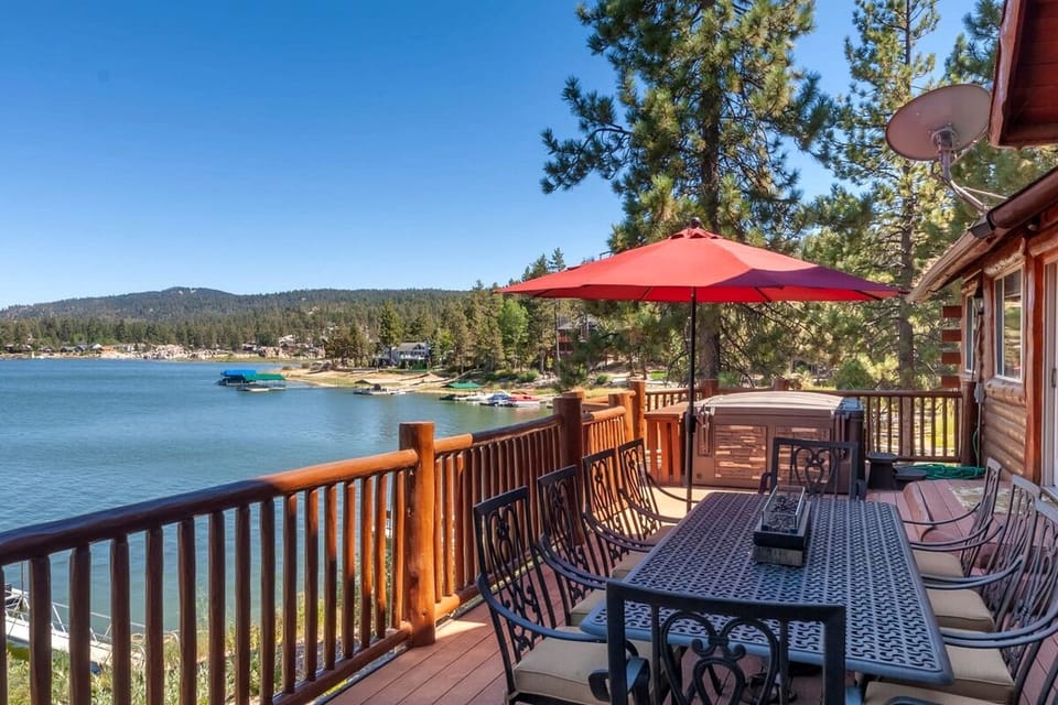 Outstanding Lake Cabin with Hot-Tub, Views and Game Room in California Cabin in Big Bear