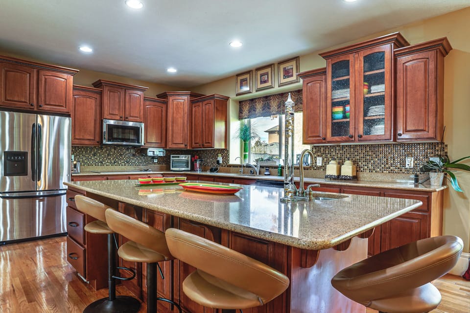 Kitchen | 2 Ovens | Dishwasher