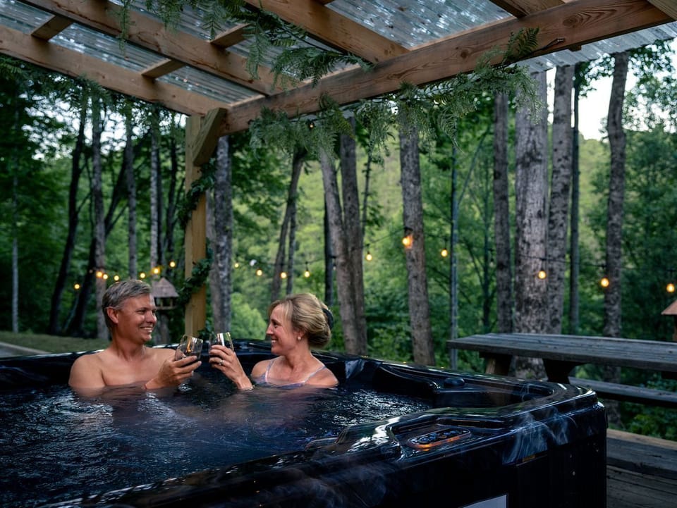 Outdoor spa tub