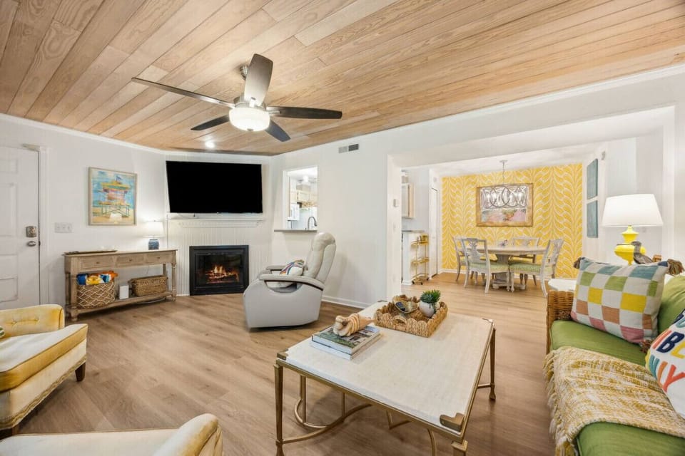 Popping with color and personality, Sunny Day be a comfortable place during your time here.