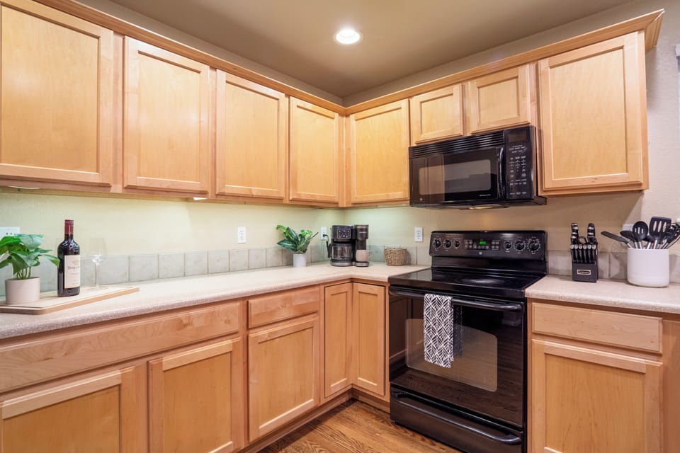 Fully equipped kitchen with everything you need to cook at home.