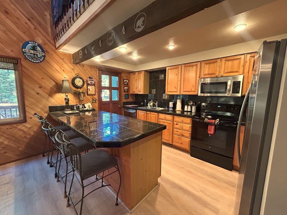Kitchen - Spacious and fully stocked kitchen