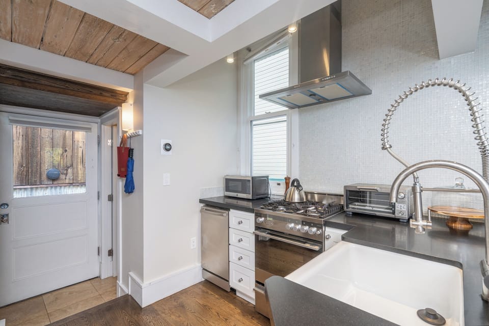 4.0-telluride-hummingbird-house-kitchen