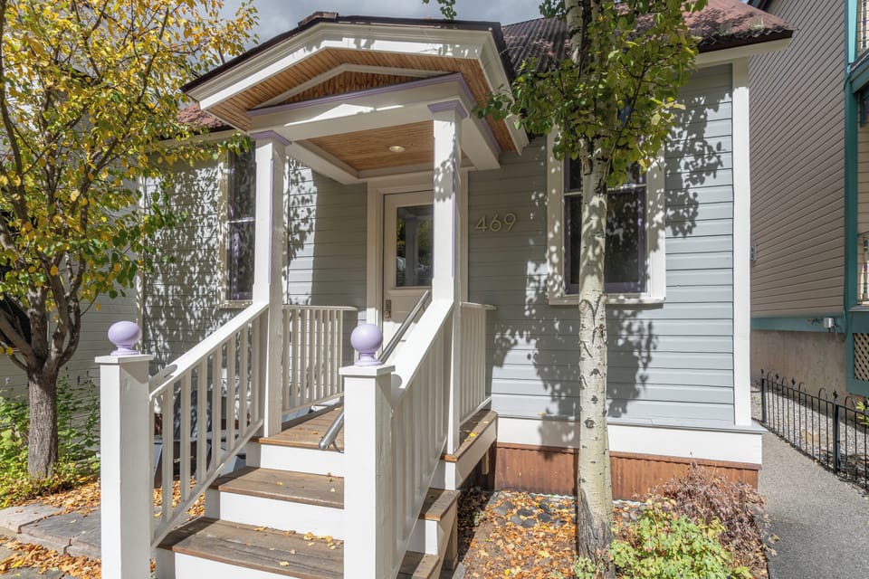 9.0-telluride-hummingbird-house-exterior