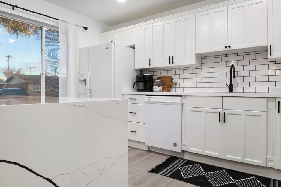 Clean, modern space with all the cooking essentials ready.