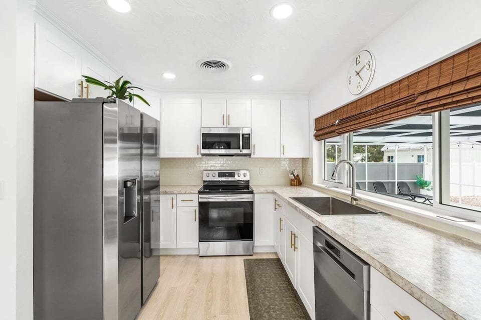Enjoy our gorgeous modern style kitchen that's brightly lit and comes equipped with stainless steel appliances. And best of all, you get a wide-open view of the pool!