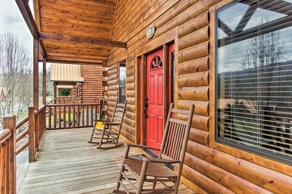 Peaceful balcony retreat offering front-row seats to beautiful nightly sunsets.
