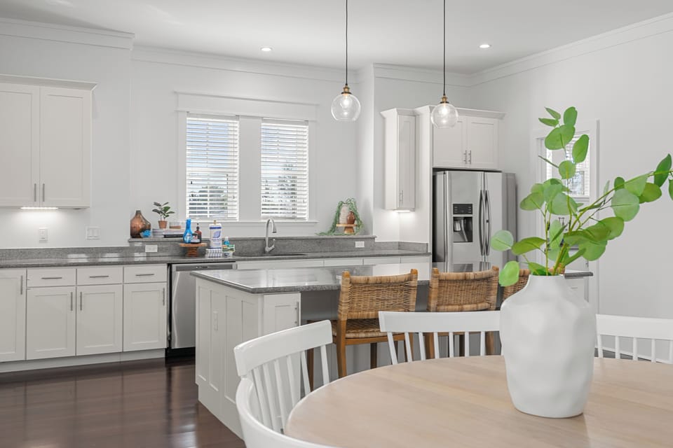 Open space layout for easy connections. (Casa De La Sea)