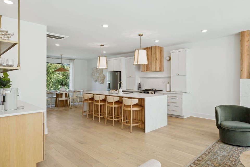 Kitchen: This exquisite kitchen features premium appliances, stunning quartz countertops, and stylish details, offering the perfect blend of luxury and practical comfort. Your culinary retreat starts here.