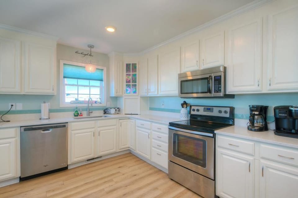 Kitchen
GW 10-23-25