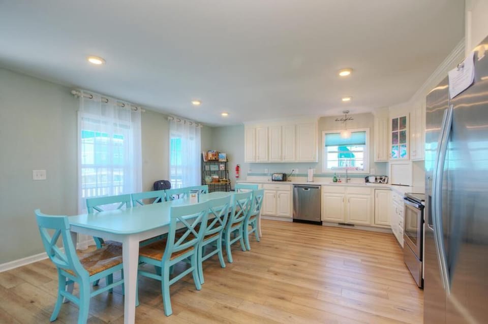 Dining Room
GW 10-23-25