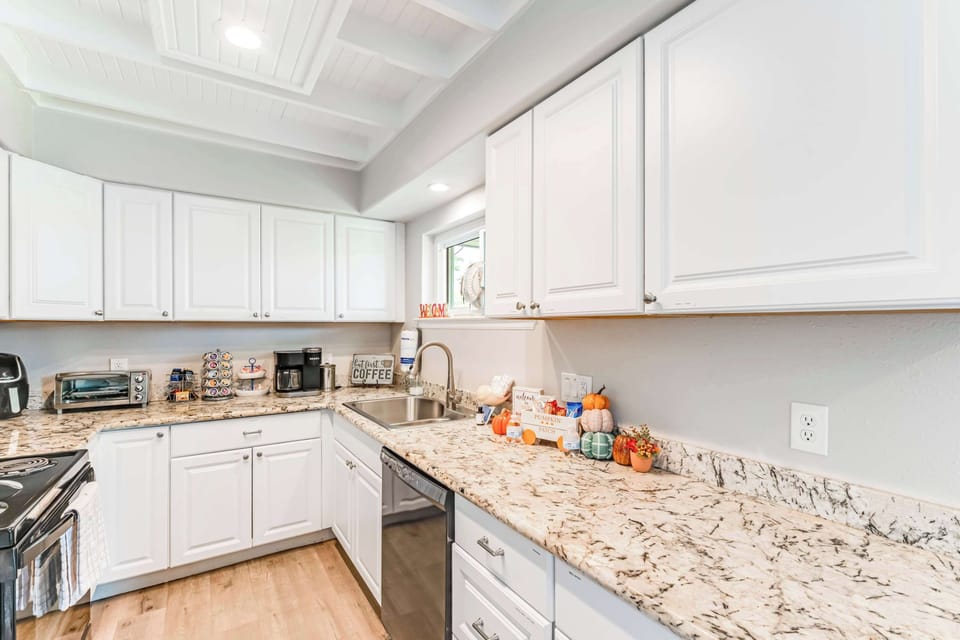 The perfect recipe for a great getaway: amazing company, good food, and this kitchen.