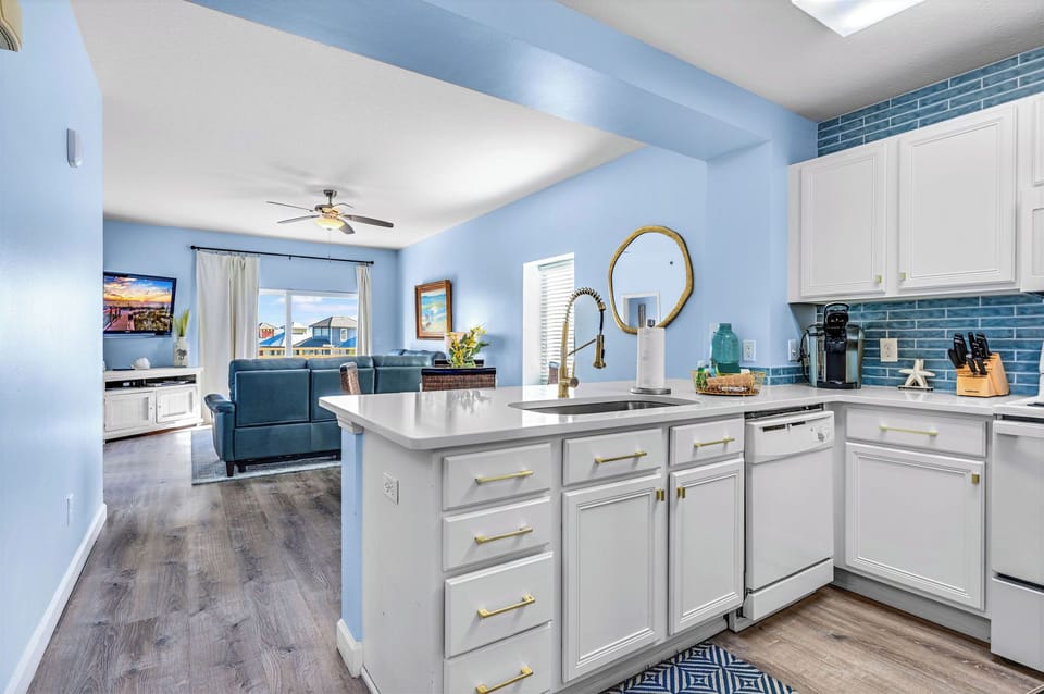 Located on the 3rd floor w/ great views