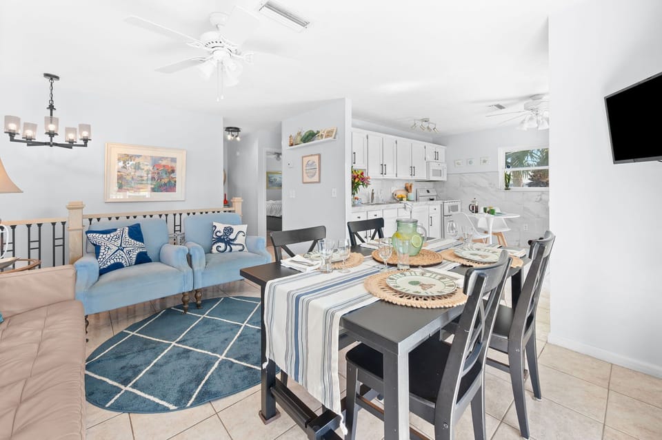 Bright, breezy, and made for connection ✨
Gather around for shared meals, cozy up in the sunlit living space, or step out to the deck for fresh coastal air. Every corner invites you to relax, recharge, and feel right at home 🏡🌊