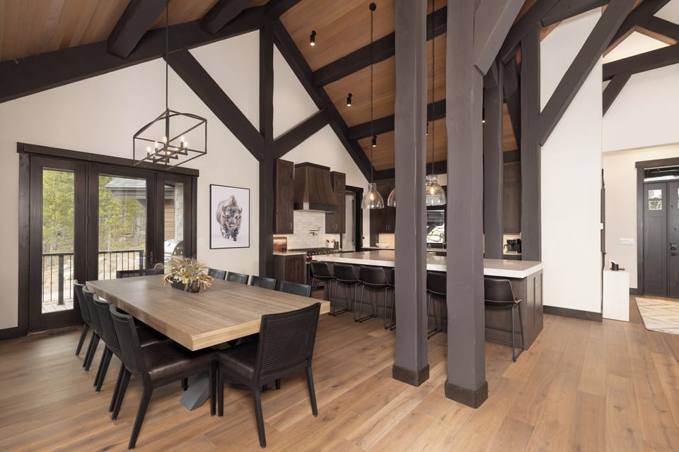 62 Summit View dining2