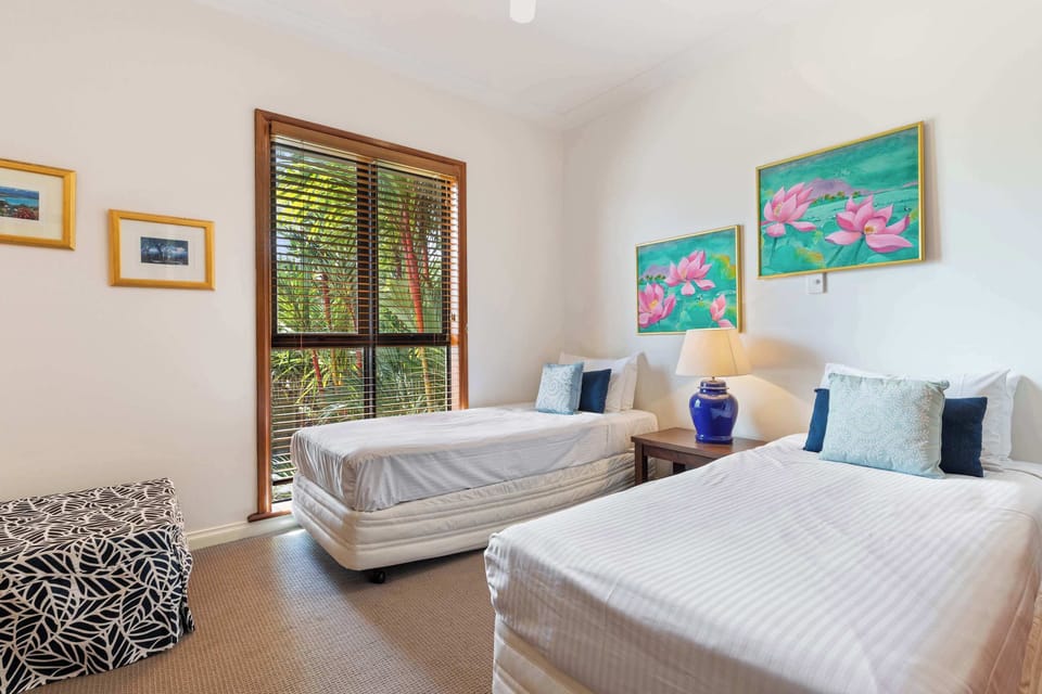Second bedroom with Twin Beds or King