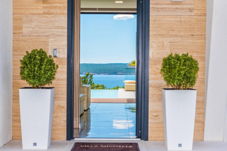 Entrance / Reception