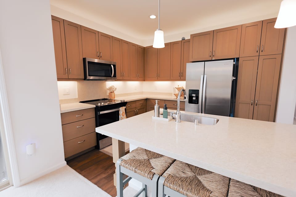 Fully stocked kitchen with island seating—perfect for breakfast chats or pre-surf smoothies.