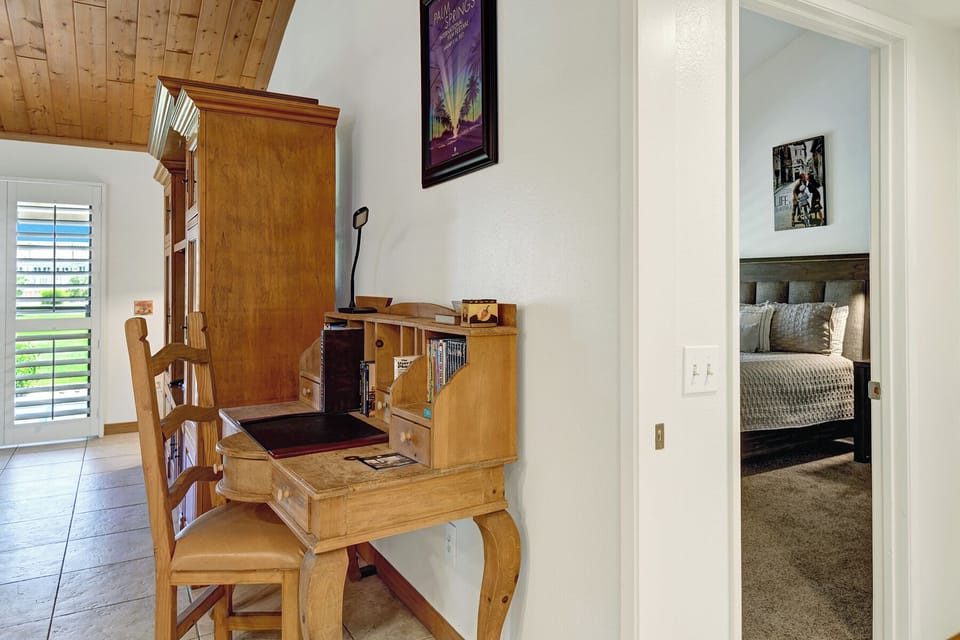 OFFICE SPACE AND BEDROOM