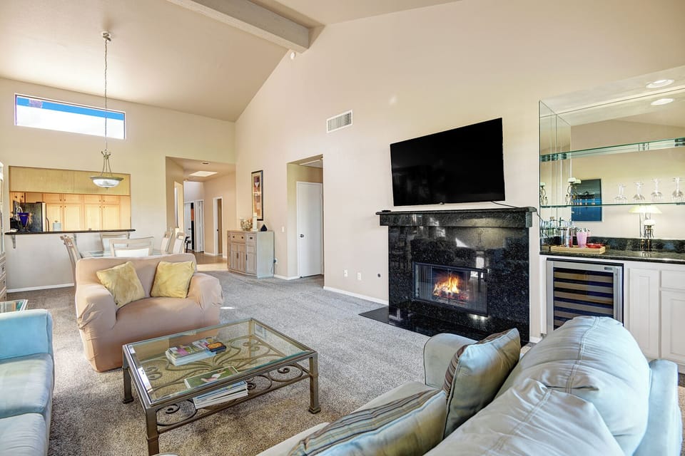 LIVING SPACE REVERSE.jpg mls