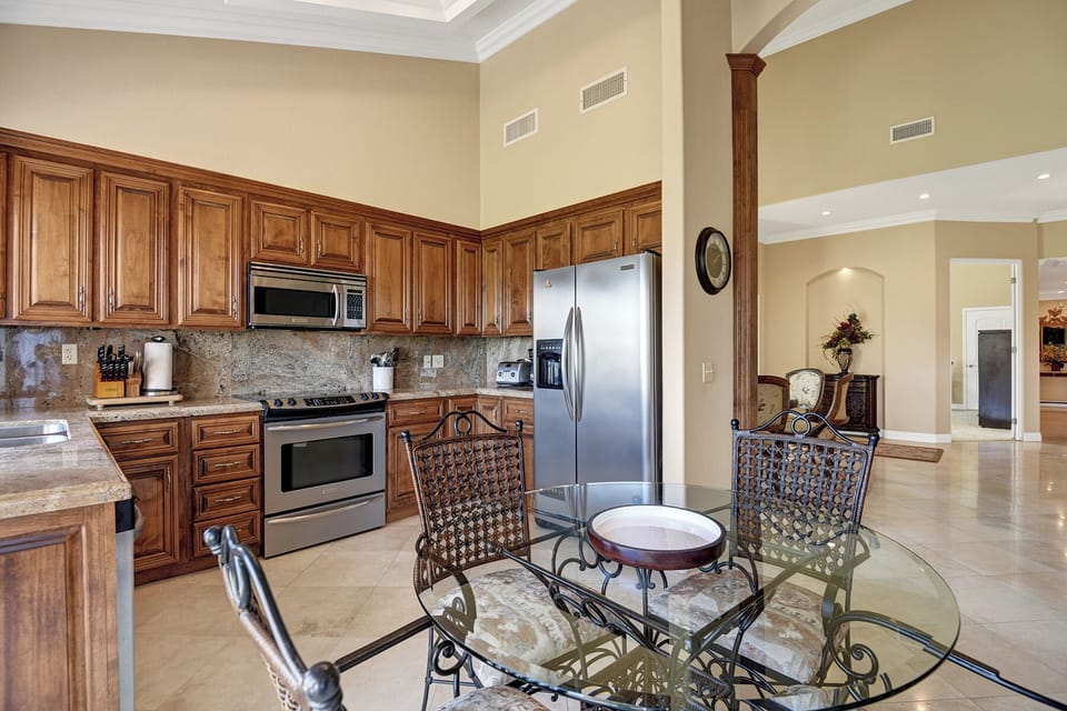 KITCHEN REVERSE