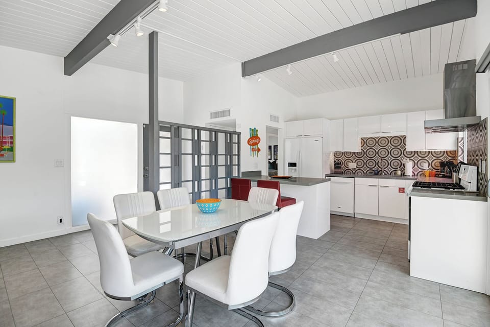 DINING SPACE TO KITCHEN