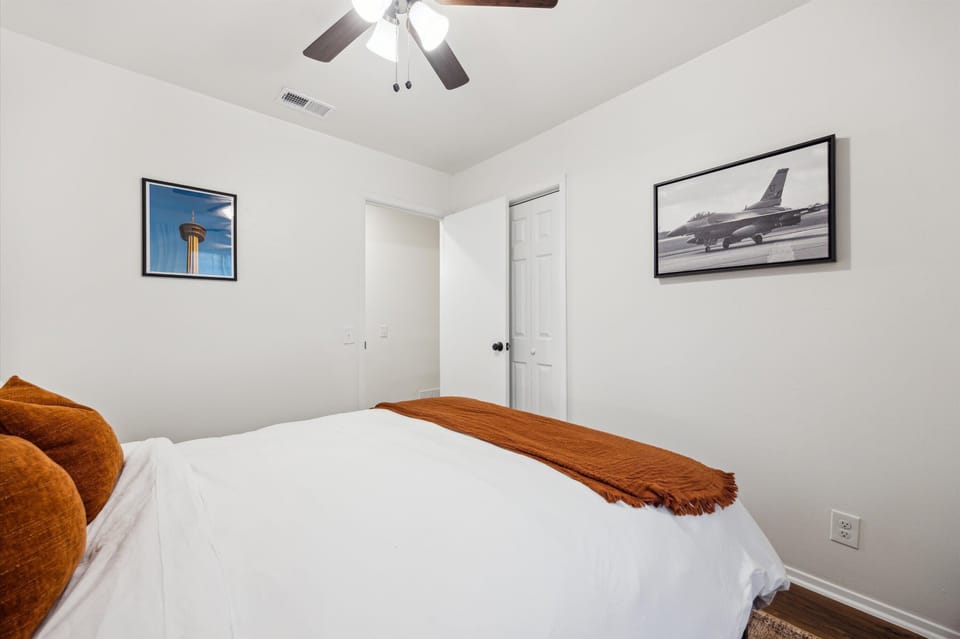 Bedroom 3-Queen Bed