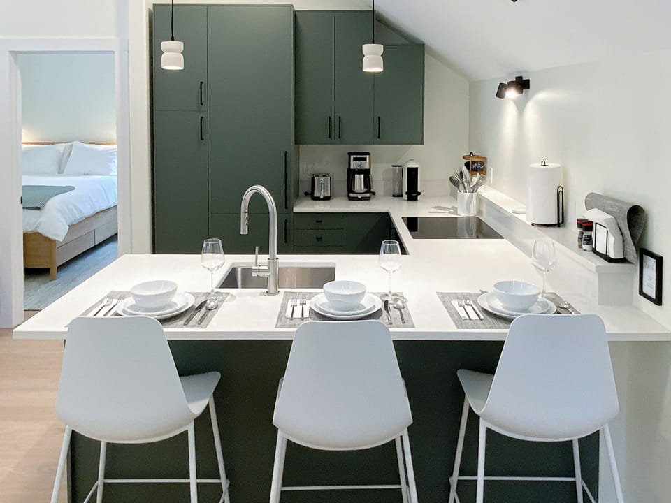 Kitchen & dining area