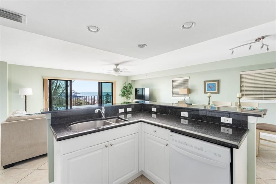 Kitchen views of the Gulf