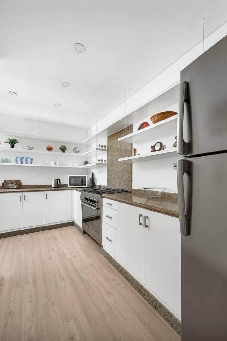 Passionate about cooking? Get to work in our smart and functional kitchen. Our special flooring will give you a warm feel. 