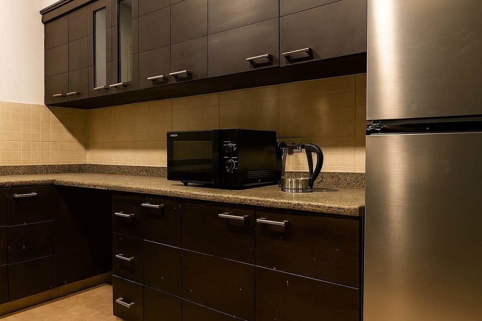 Full kitchen equipment, microwave. 