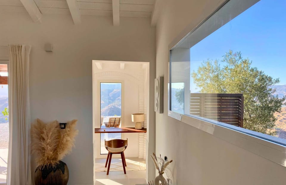 Work comfortably in a bright and quiet space.