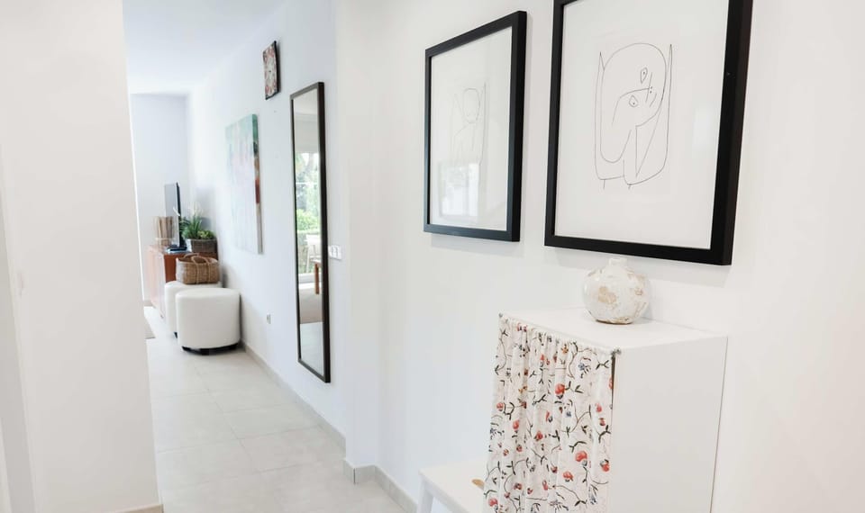 The entire property carries a Scandinavian touch, delicately decorated with plenty of space.