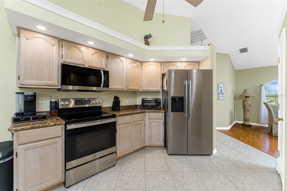 Fully-equipped kitchen
