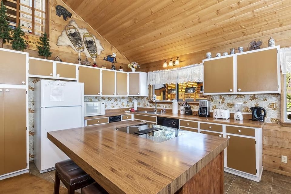 Fully Equipped Spacious Kitchen