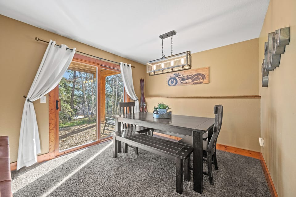 Walkout Basement Dinning Area