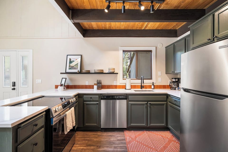 newly renovated, fully stocked kitchen
