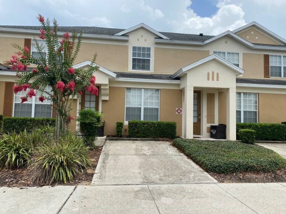 Front entrance townhouse
