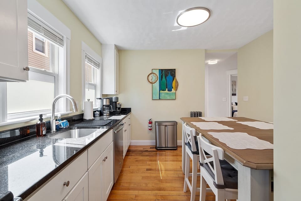 Eat-in Kitchen