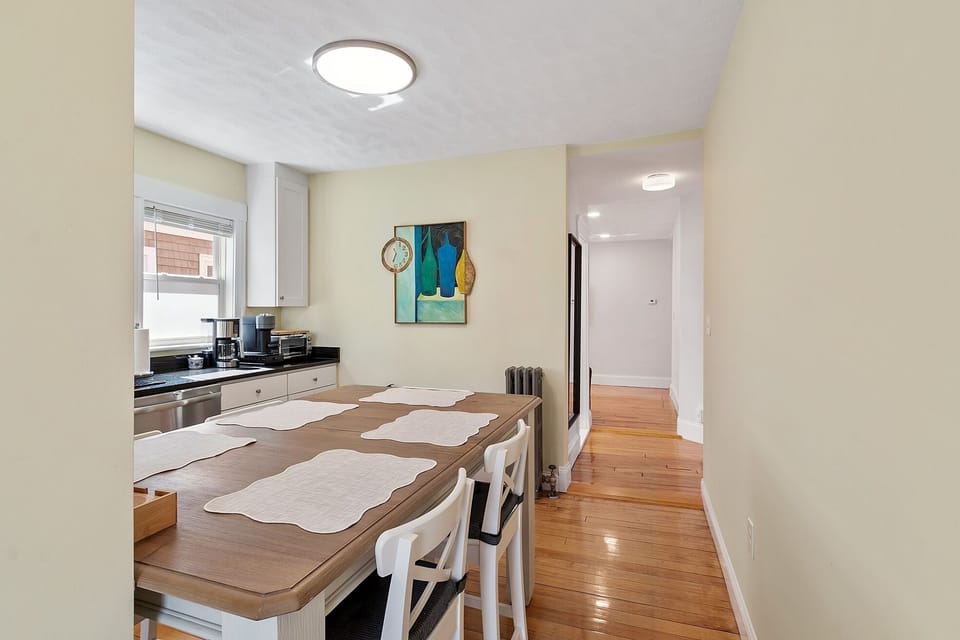 Eat-in Kitchen