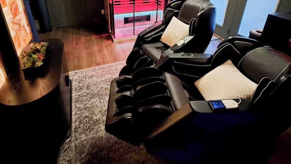Framed by the warm glow of Himalayan salt panels, the massage chairs offer a deep, invigorating experience — a calming contrast of strength and serenity where tension gives way to complete release.