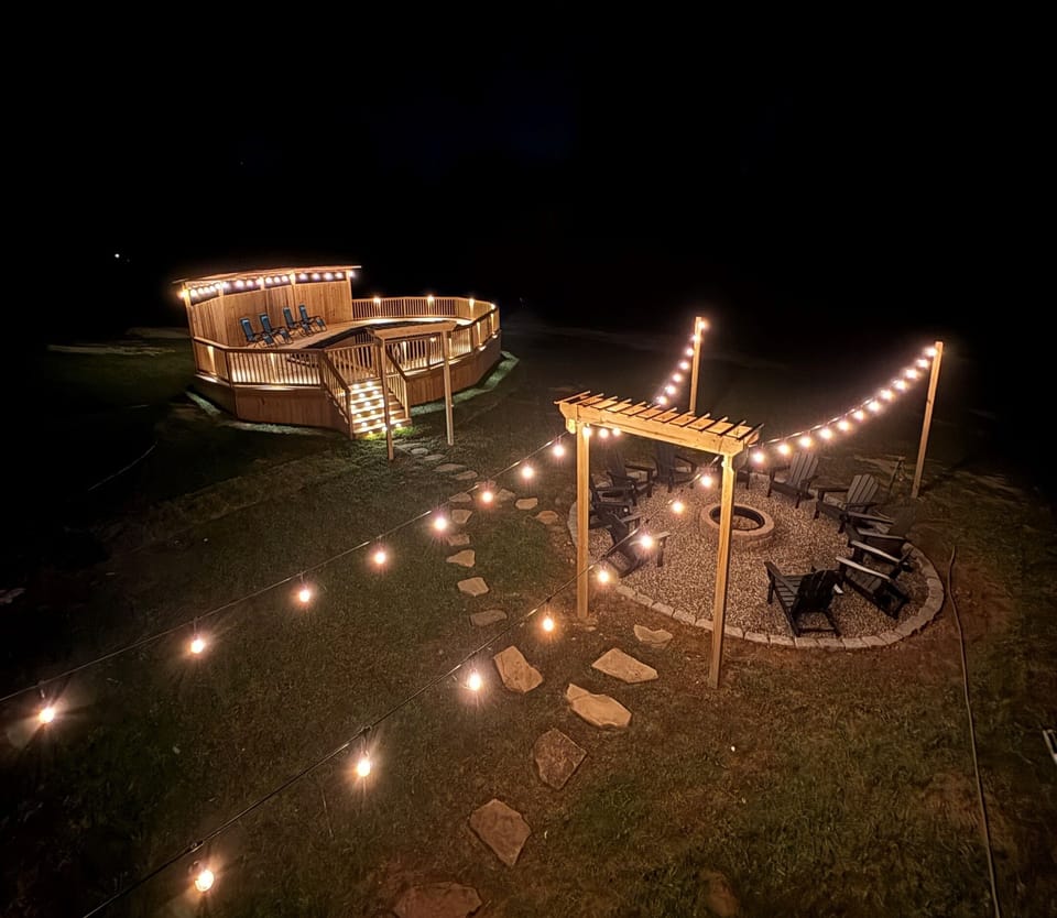 Evenings made for connection — slip into the hot tub as the string lights glow and laughter drifts from the firepit. Every night here ends in warmth, conversation, and calm.
