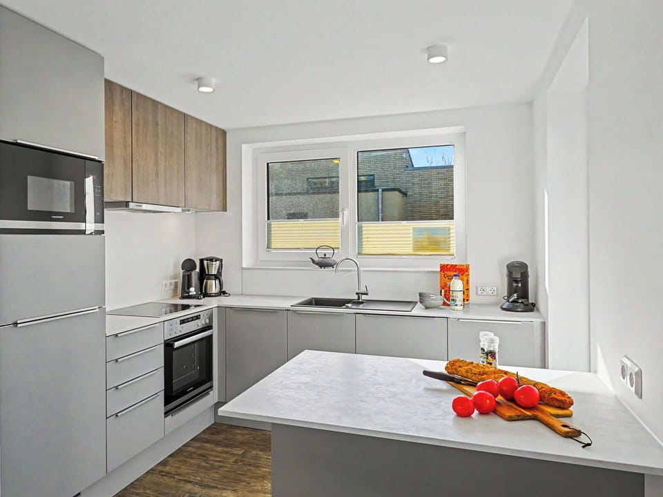 Kitchen, Kitchen Appliance, Countertop, Cabinetry, Major Appliance, Interior Design, Furniture, Flooring, Wood, Ceiling
