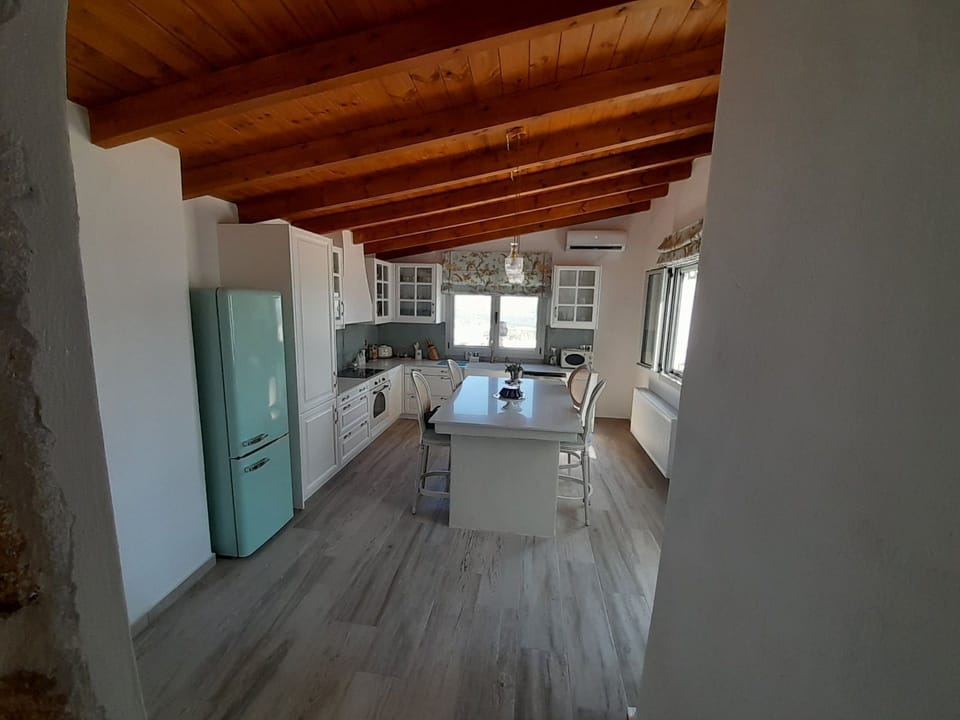 Spacious kitchen ideal for longer stays and meal preparation