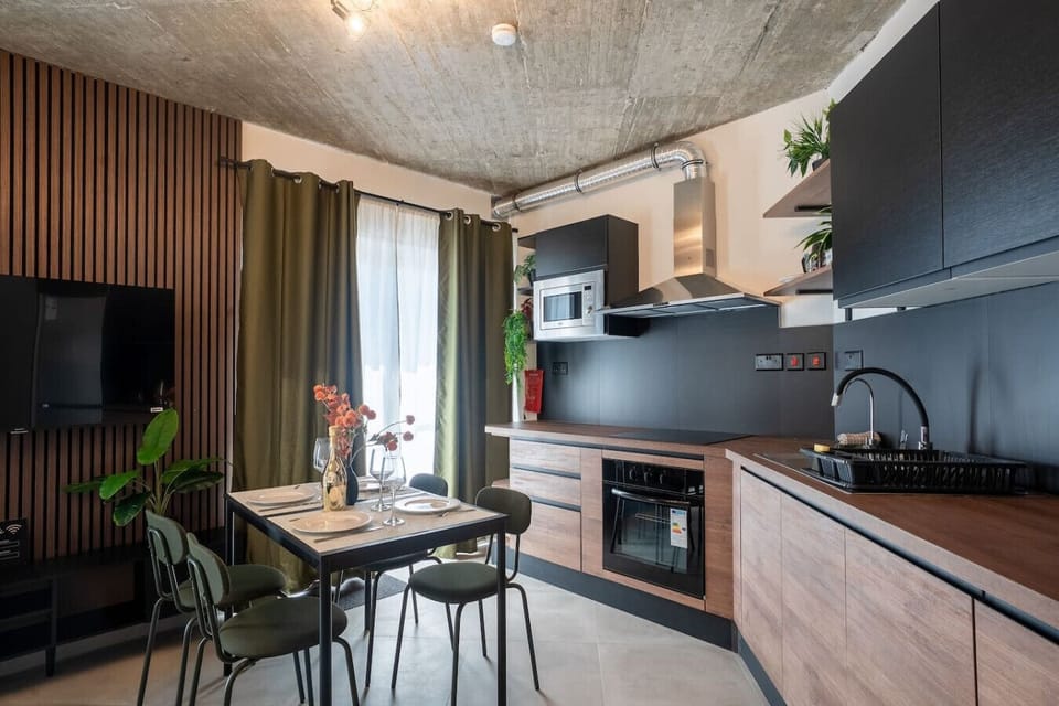 Full kitchen