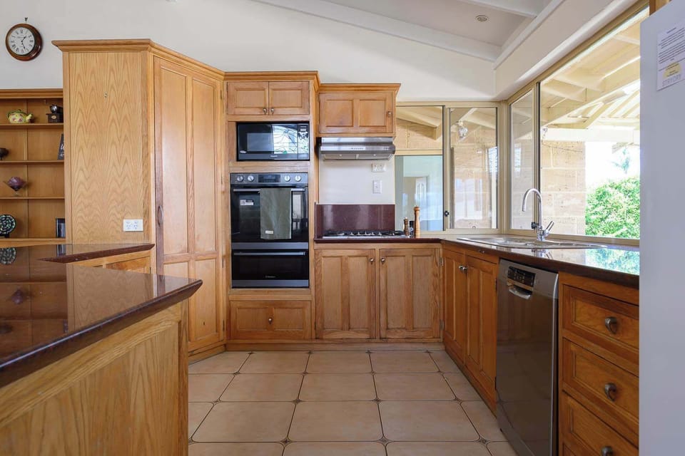 Experience this light-filled, modern kitchen featuring high-end appliances and a beautiful vaulted ceiling. With a large double oven and plenty of storage, it’s the ideal space for families and foodies alike.