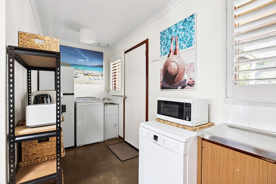 Kitchen & Laundry