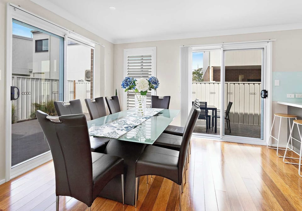 Haus on Moore  |  Dining flows onto outdoor space